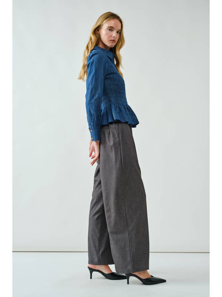 Aaron & Amber - Wholesale Button Down Shirt - Women's - AJT5237
SMOCKED PETERPAN COLLAR PEPLUM BLOUSE2