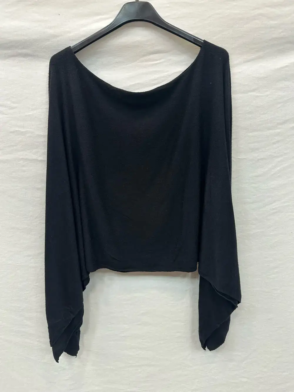 Mimi & Gogo - Wholesale Poncho - Women's - Fine Knit Poncho with Side Slit3