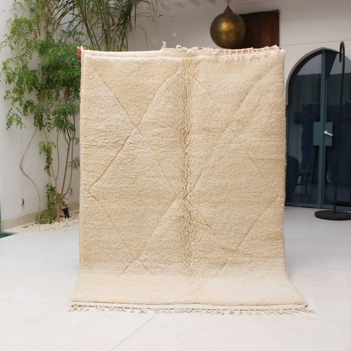 White Moroccan Rug, a handcrafted wool rug for wholesale by MUSMUSRUGS