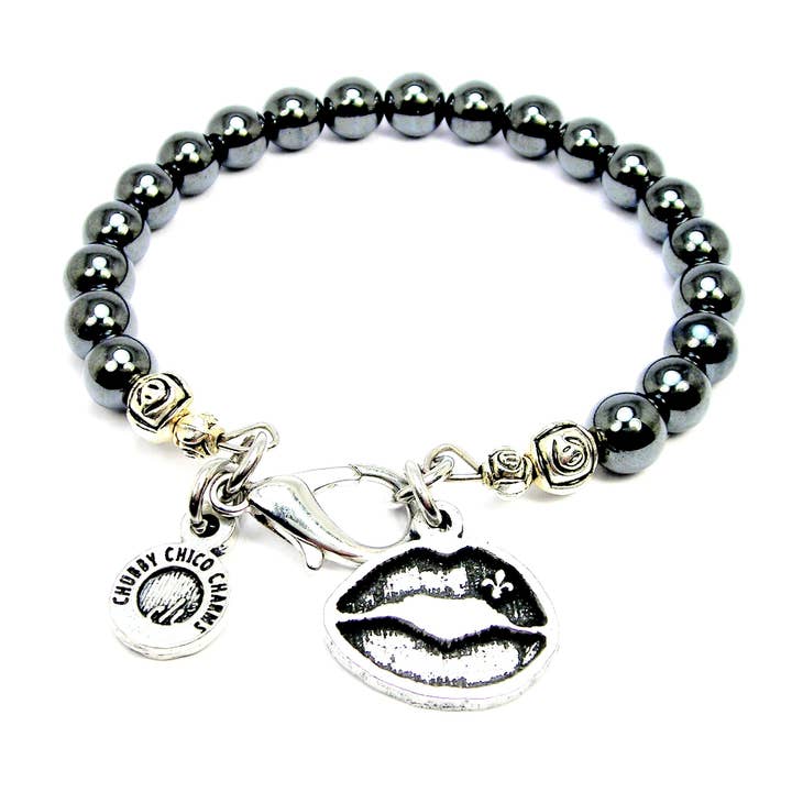 Bracelet en verre hématite fleur de lis lèvres NOLA mardi gras pour la vente par Chubby Chico Charms
