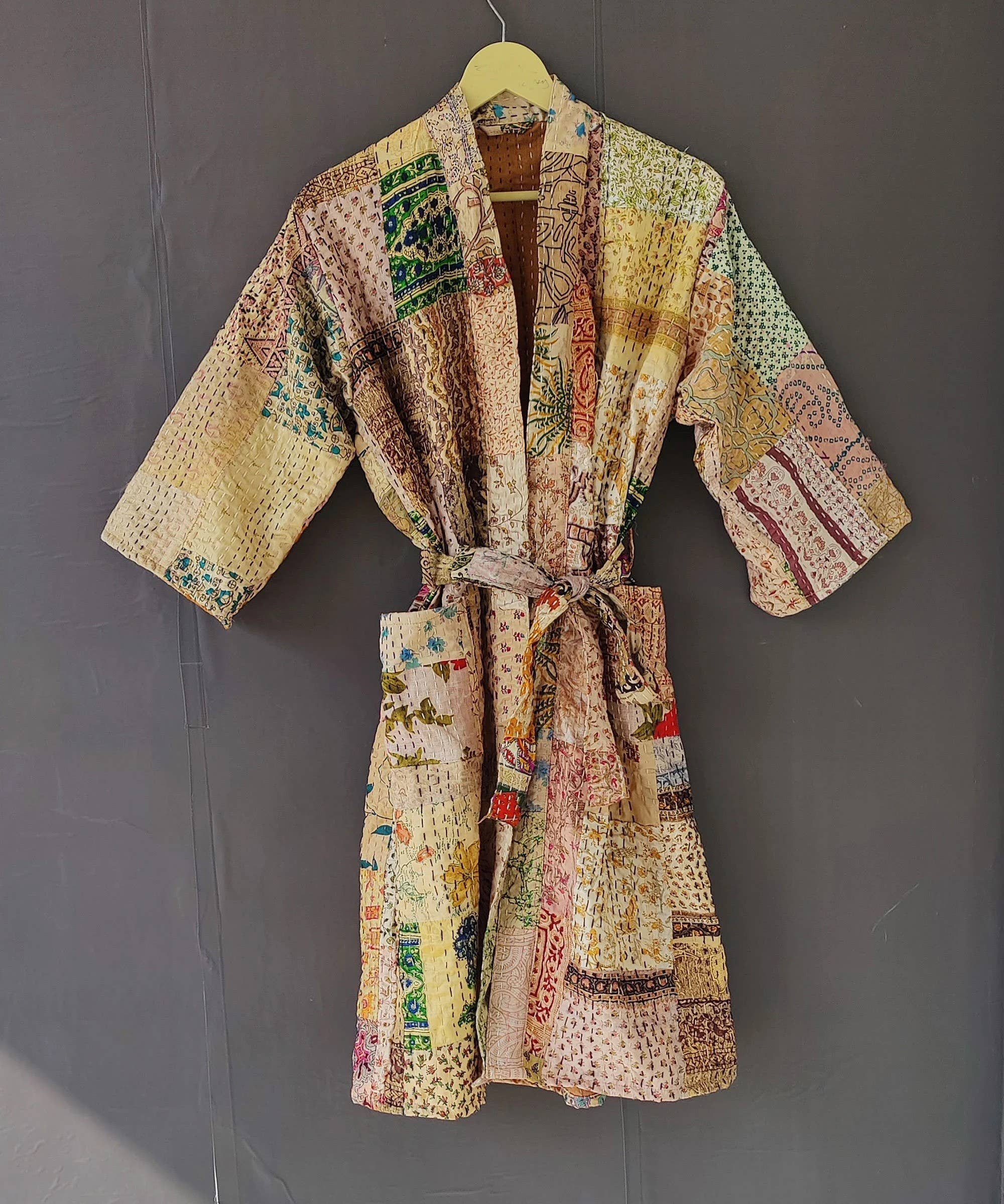 bhavnas boutique - Venta al por mayor Chaqueta - Mujer - Bata de baño con chaqueta de retazos acolchada de estilo indio para mujer2