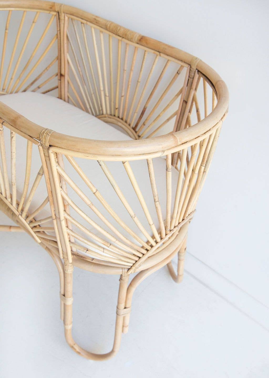 BOIS BLANC HOME LTD – Engroshandel Vugge - Baby – Babykurv i stilfuldt og bæredygtigt design1