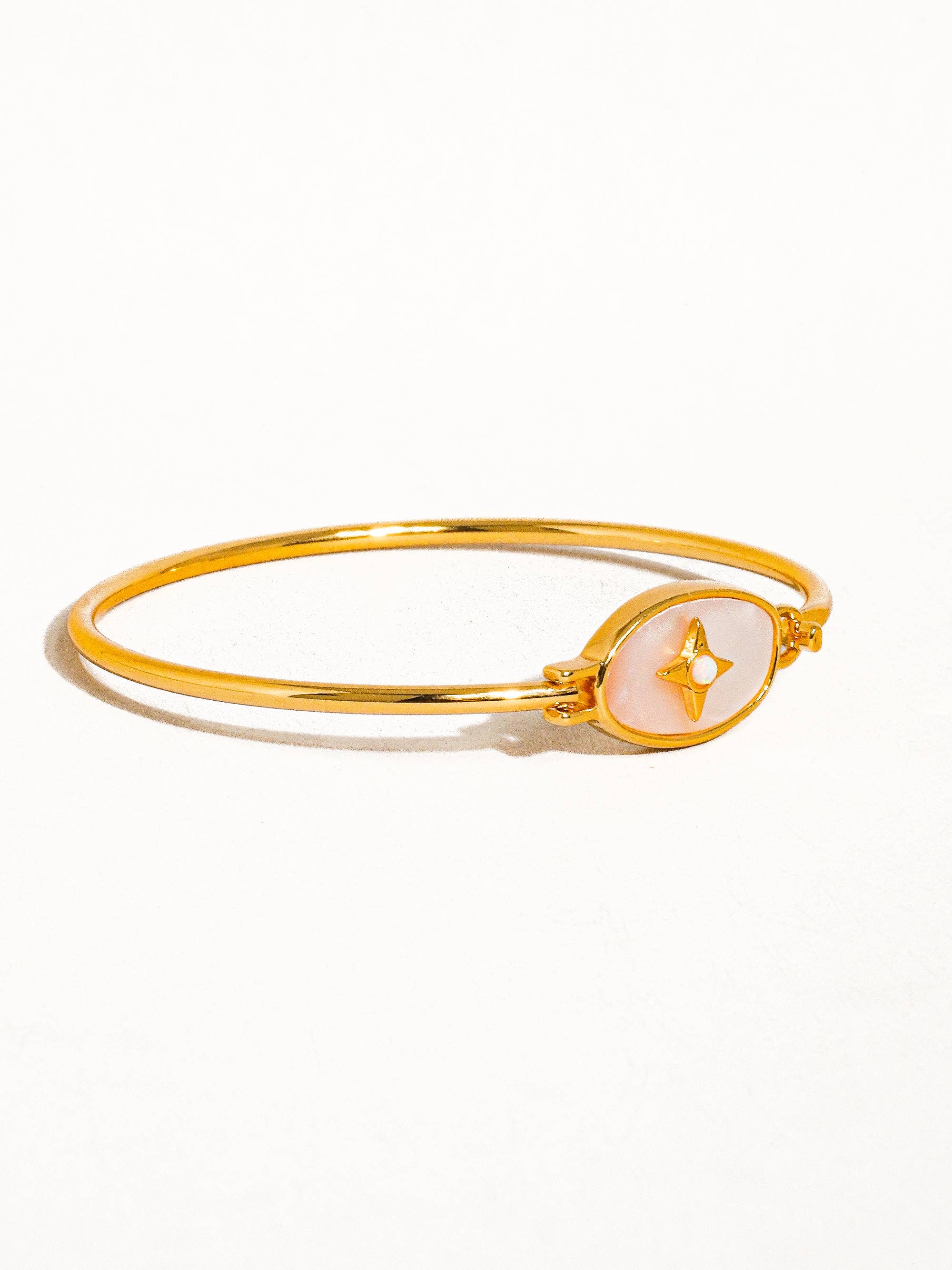 Ouro amarelo Pulseira Aileen Ouro 18K Vintage Star Shell para venda a revendedores na Faire2