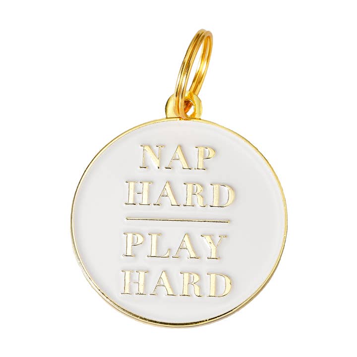 Nap Hard Play Hard ID etiqueta de identificación para venta al por mayor de Two Tails Pet Company