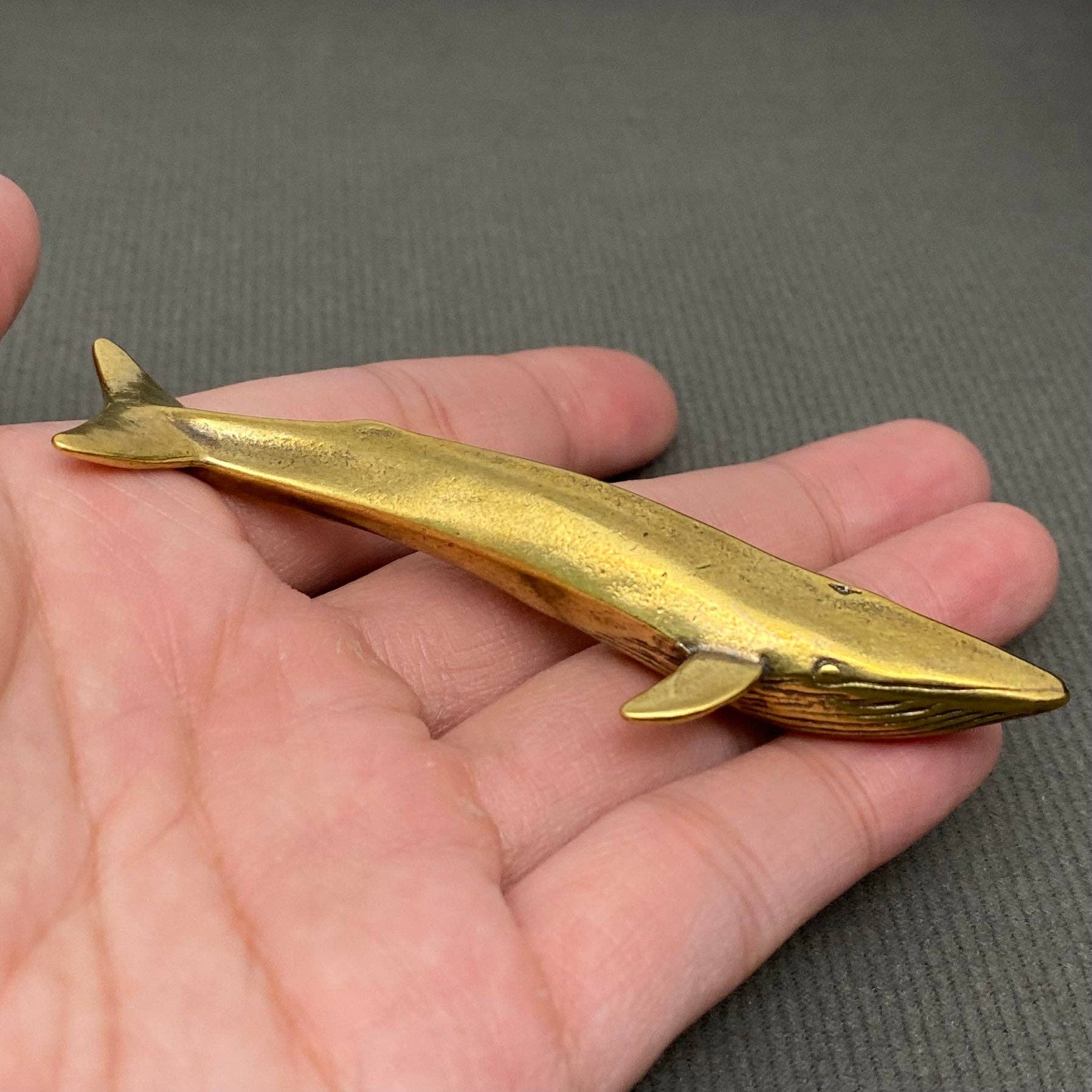 Mio Queena – Estatueta decorativa por atacado – Decoração de Ornamentos de Secretária de Latão em Forma de Baleia0