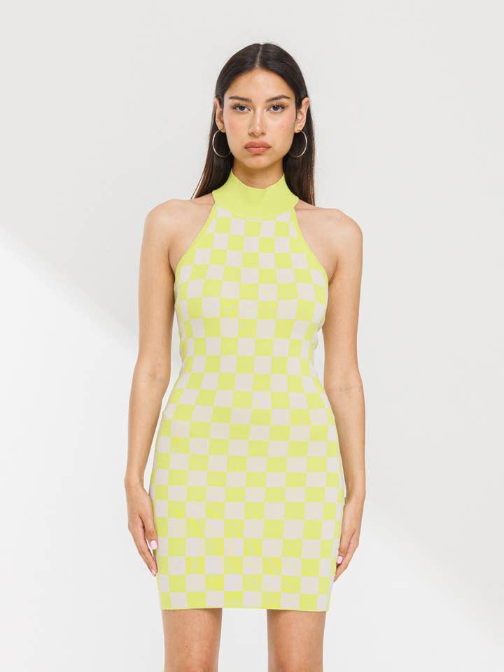 Robe licou en maille à damier pour la vente par No Vacancy