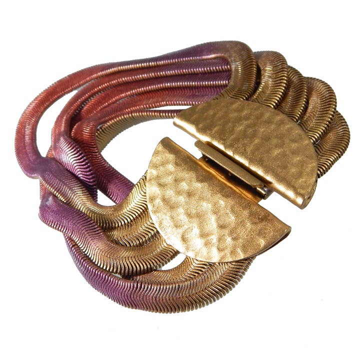 Bracelet Fougère demi-lune martelé pour la vente par Sarah Cavender Metalworks