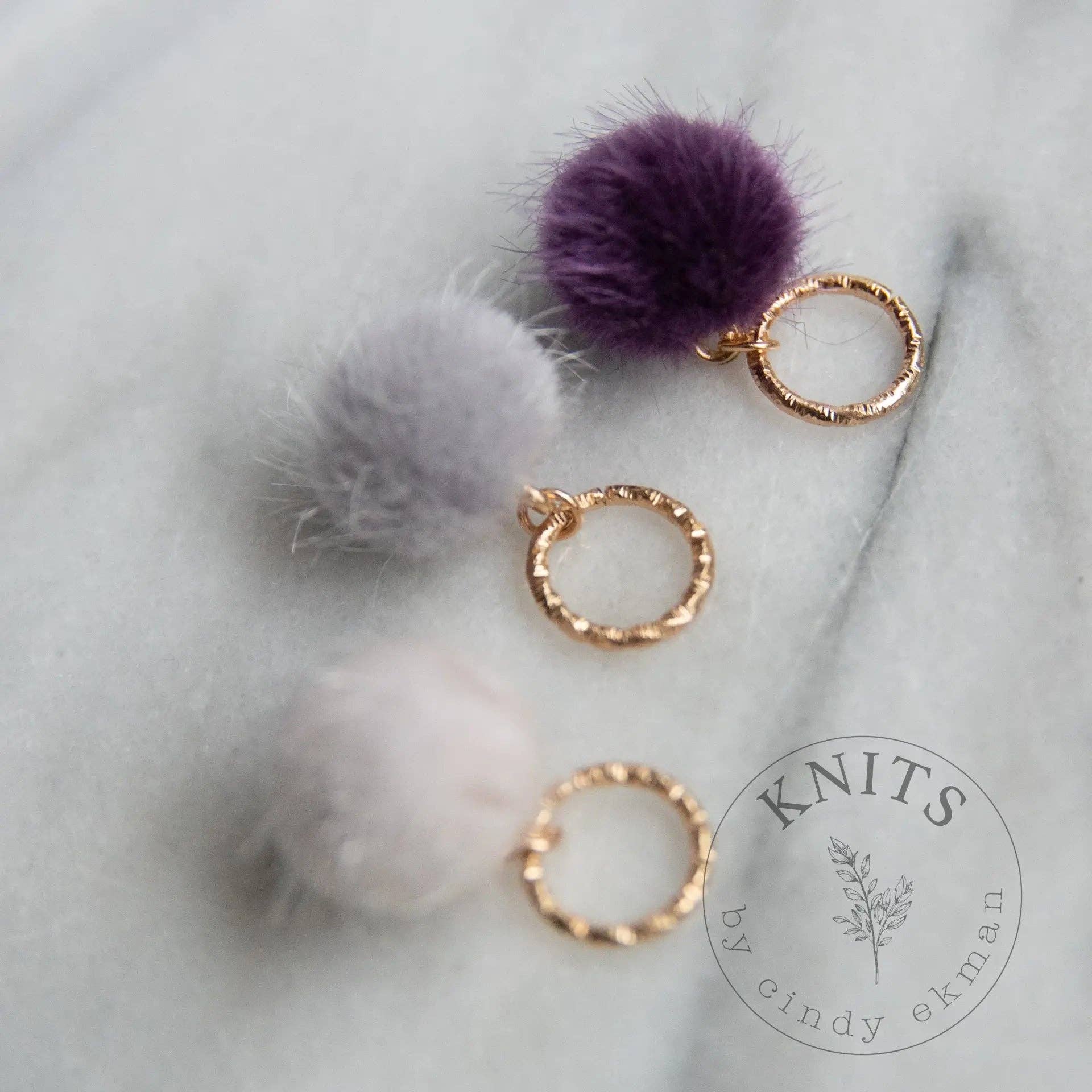 KNITS by ce AB - Wholesale Knitting/Crochet Supplies - Stickmarkörer - eleganta pärlor & symboler0