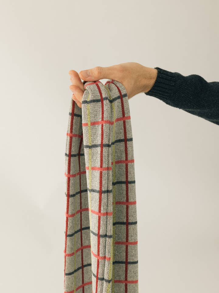 Écharpe quadrillée gris clair pour la vente par Cent agulles