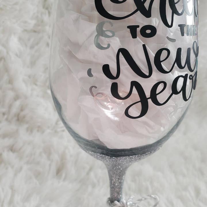 Tots And Tumblers Art – wholesale Wine glass – Cheers to the New Year Silver Glittered Stemmed Wine Glass1