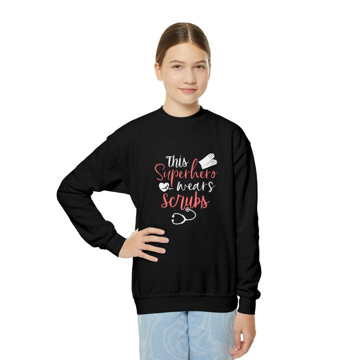RC'nSONS – wholesale Sweatshirt med tryck - Dam – Denna superhjälte bär en sweatshirt med sjukhuskläder