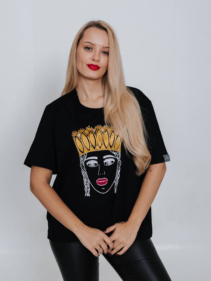 RADADA - Venta al por mayor Camiseta serigrafiada - Mujer - CHICA CON UNA CORONA Y LABIOS ROJOS. CAMISETA NEGRA0