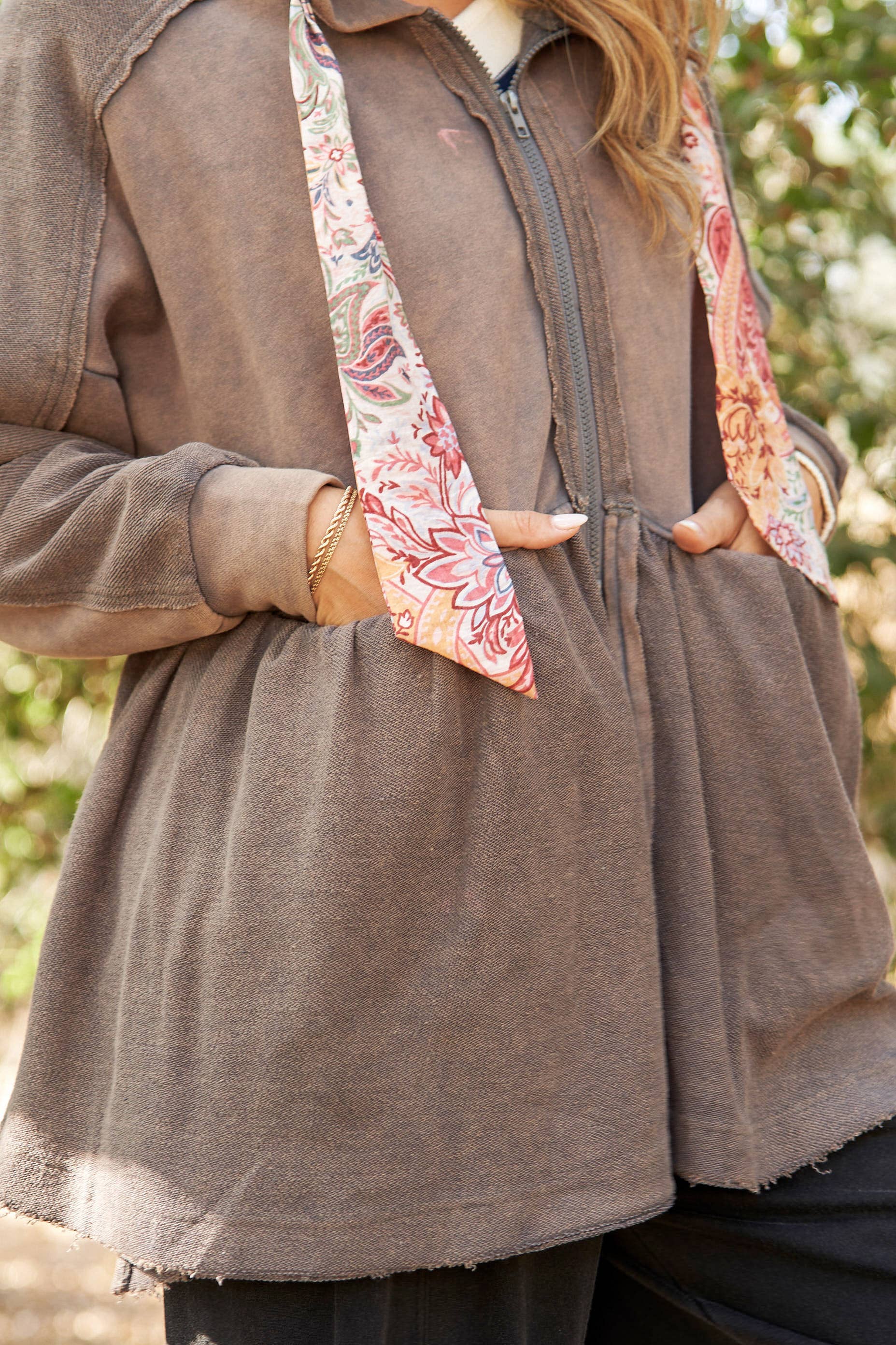 J.NNA - Venta al por mayor Chaqueta - Mujer - Chaqueta Slouchy Lounge con cremallera lavada en minerales2