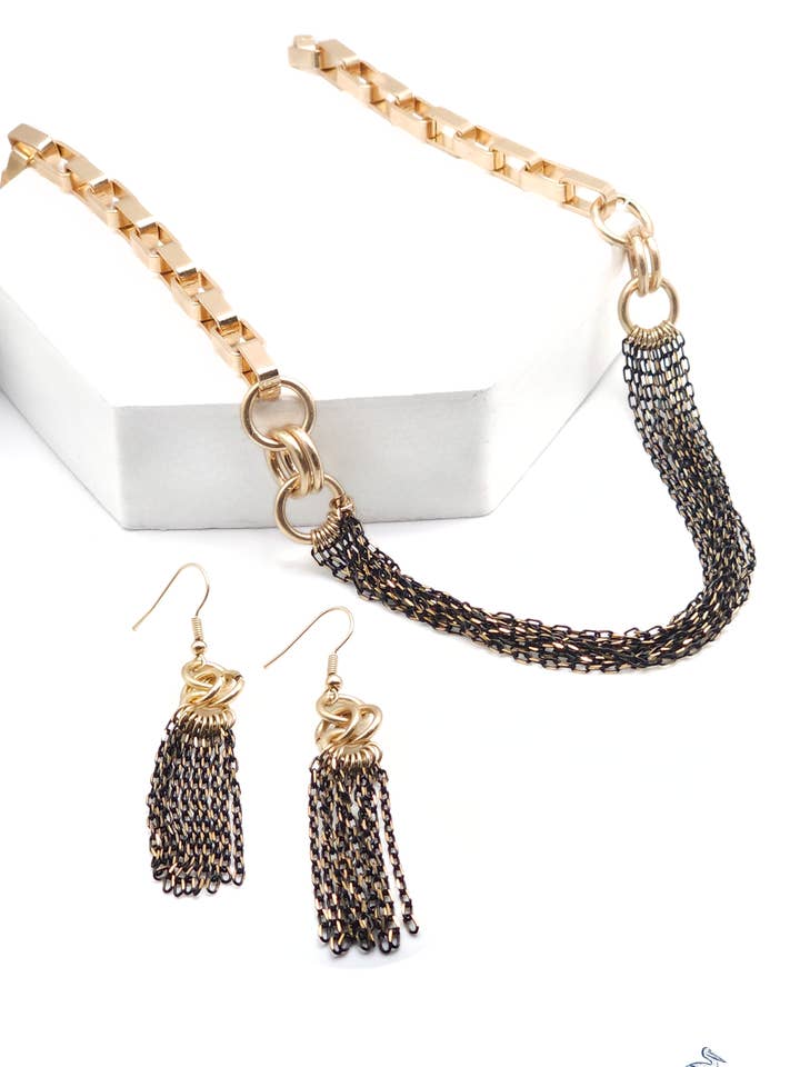 Sérénade du Crépuscule - Ensemble Collier Noir pour la vente par Sunset Marsh Collections