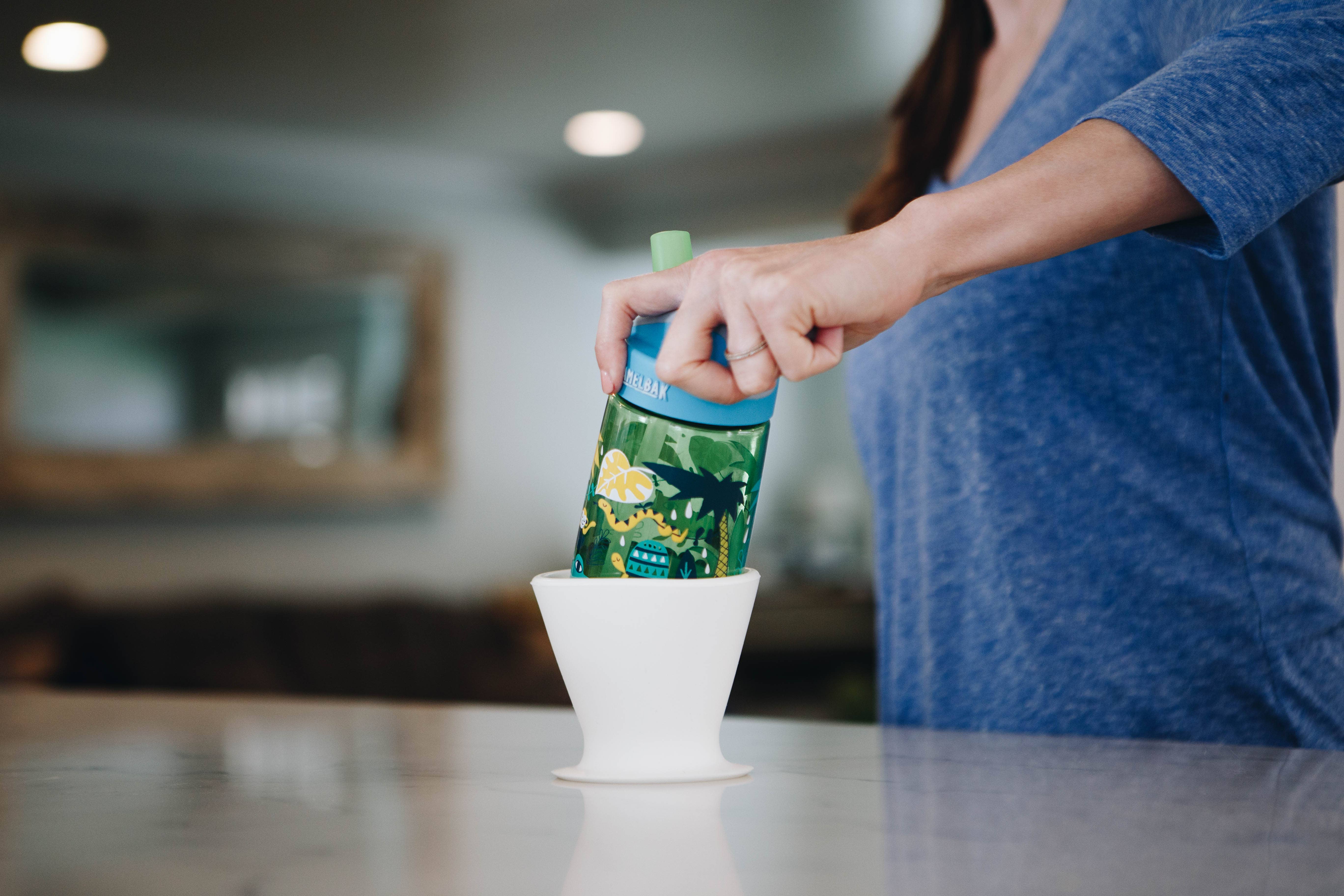 bökee - Wholesale Bottle Rack/Holder - bökee Baby Bottle Holder, Hands Free, One-Hand Bottle Prep7