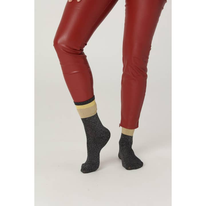 Glittersokken voor dames, zwart goud gestreept, sokken CPH voor wholesale door CPH Textiles