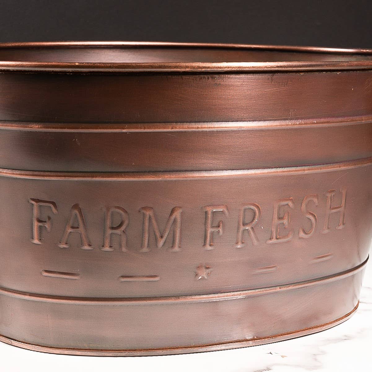 India Handicrafts Inc – Engroshandel Spand – Farm Fresh antik badekar med træhåndtag1