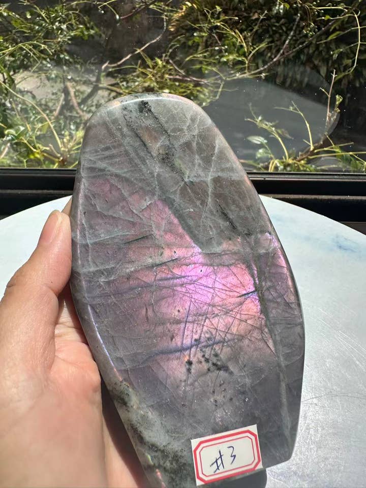 Den undflyende violetta flamman: Sällsynt stor lila labradorit fri form #3 för wholesale av Moon Rituals