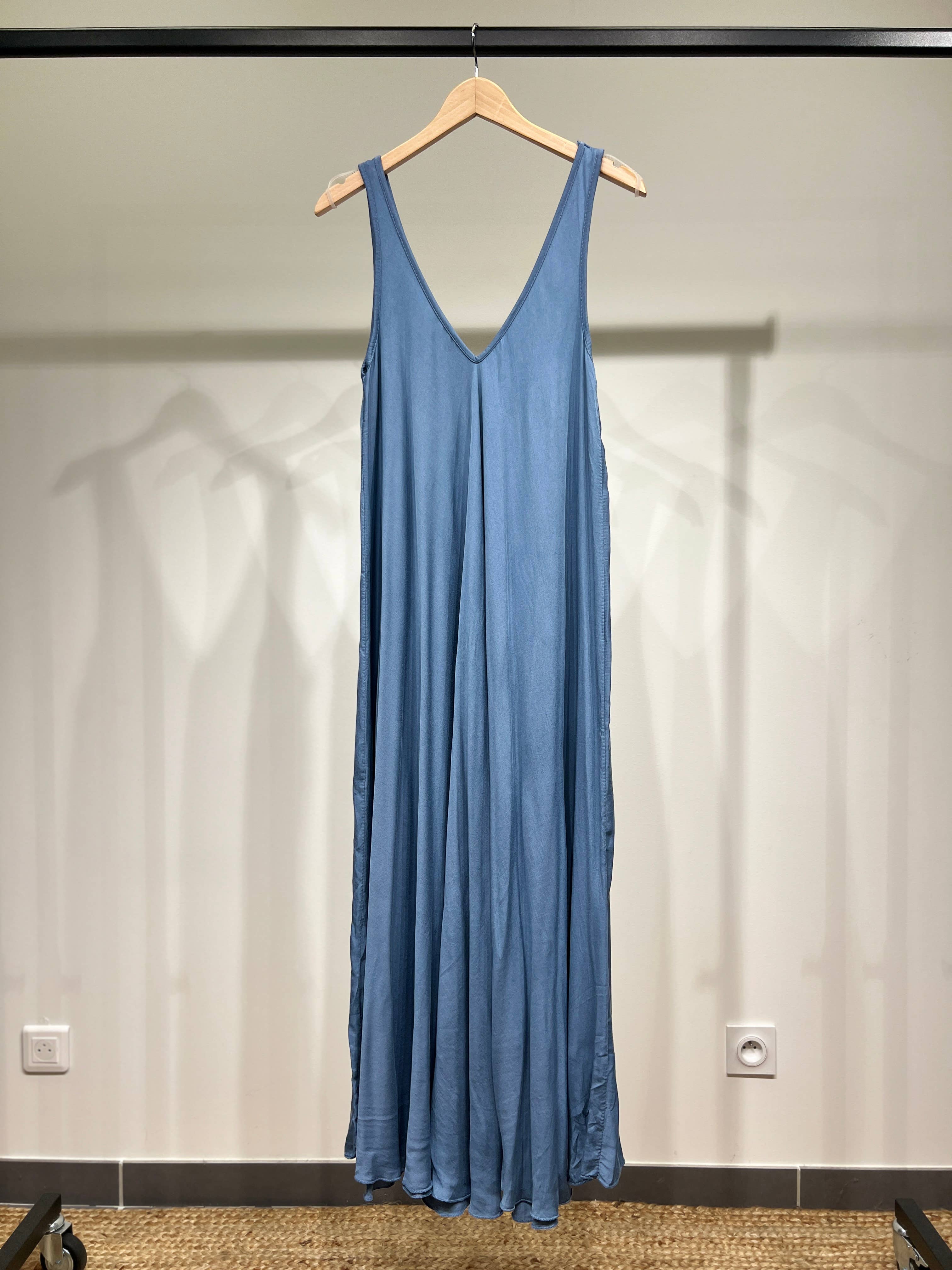 L'Emotion – Großhandel Kleid – Damen – Maxikleid mit V-Ausschnitt und breiten Trägern22
