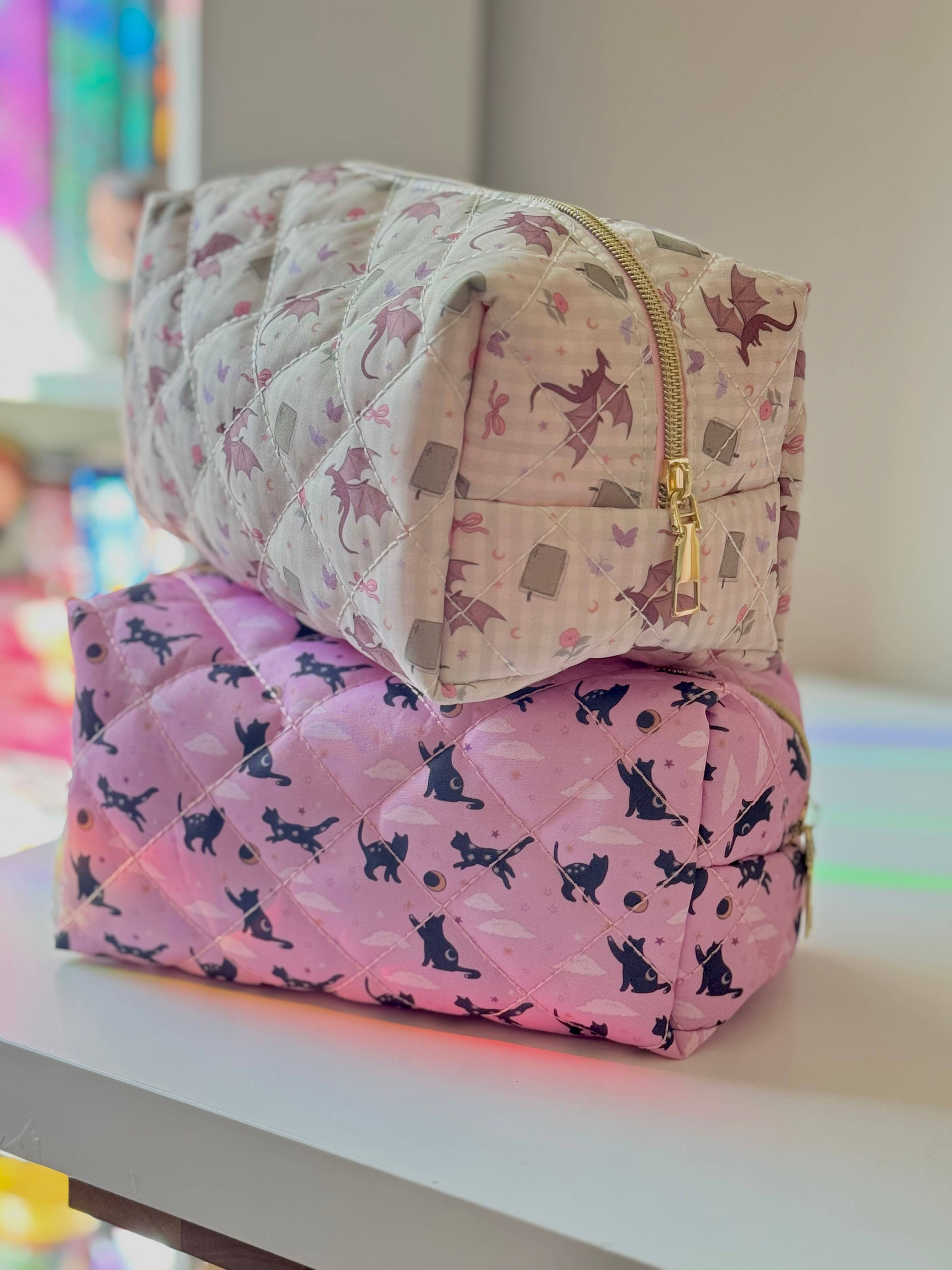 CrescentCatCo - Wholesale Makeup/Cosmetic Bag - Fantasy Reader Gingham Dragon Quilted Makeup Pouch3