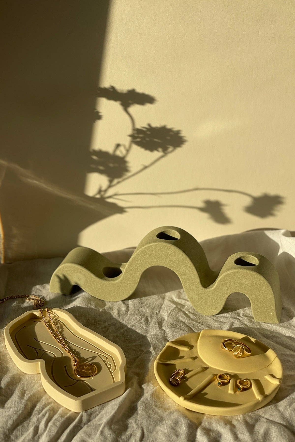 Interlude Candles – wholesale Candle holder – Wavy Candle Stick Holder3