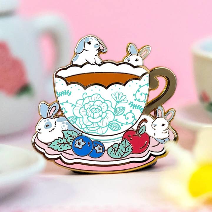 Spilla smaltata a forma di coniglio per la vendita all'ingrosso da parte di The Crowned Rabbit