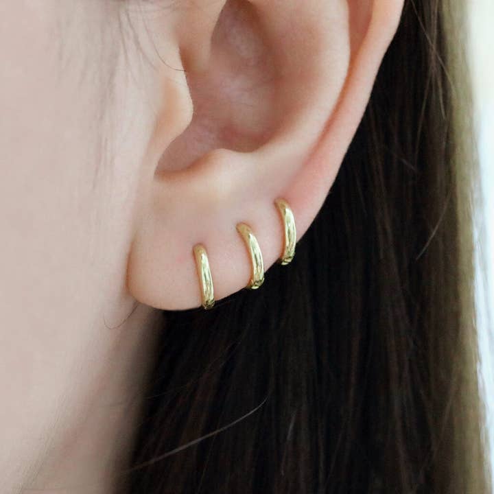 Lille brusk Huggie Hoop-Sterling sølv for engroshandel hos Musemond