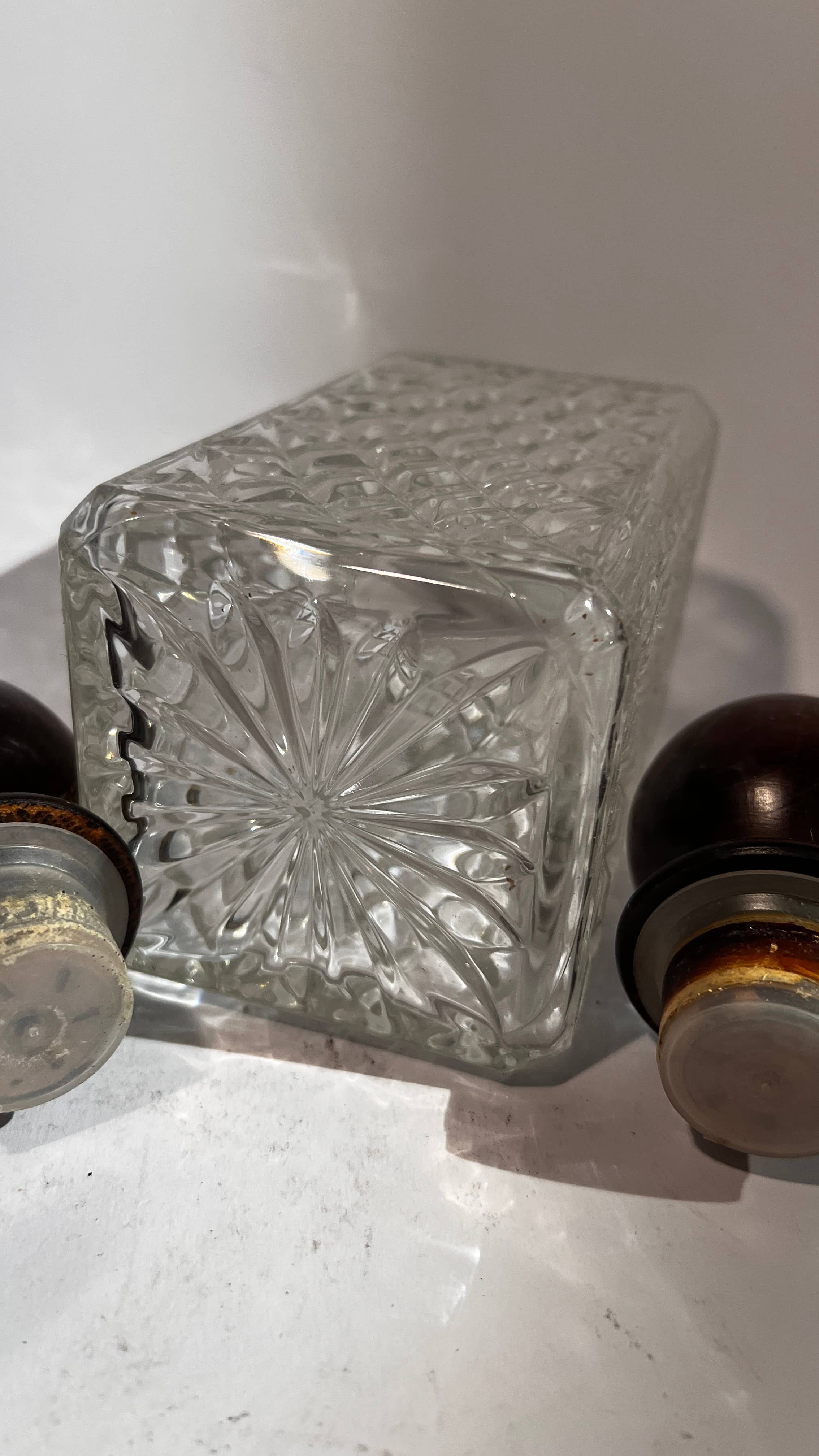 DADA Novecento – Jarra decorativa por atacado – Par de garrafas de cristal boêmio com tampa3