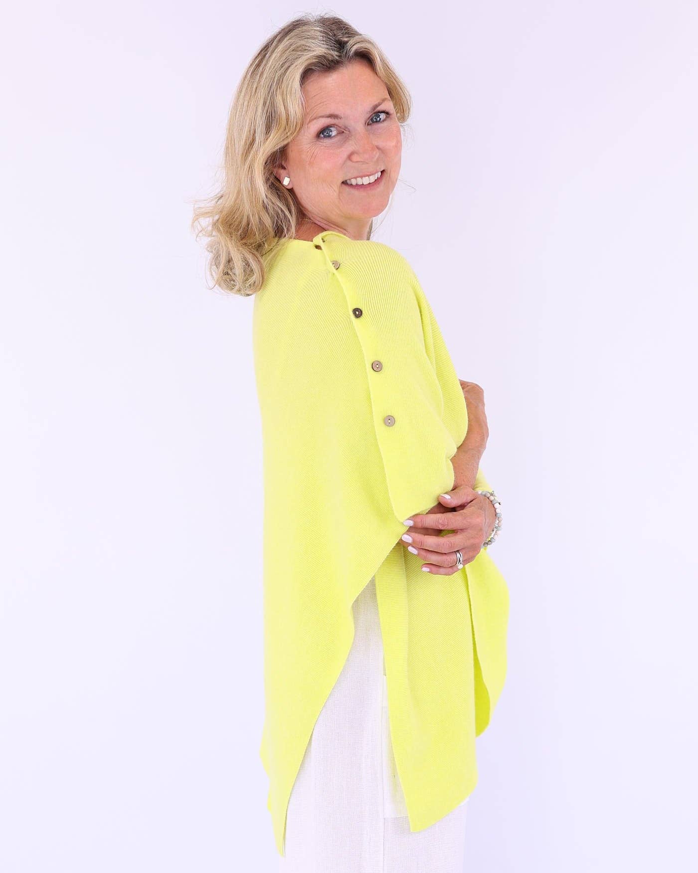 Cadenza Italy Ltd – wholesale Poncho – Women's – Summer Poncho with Buttons9