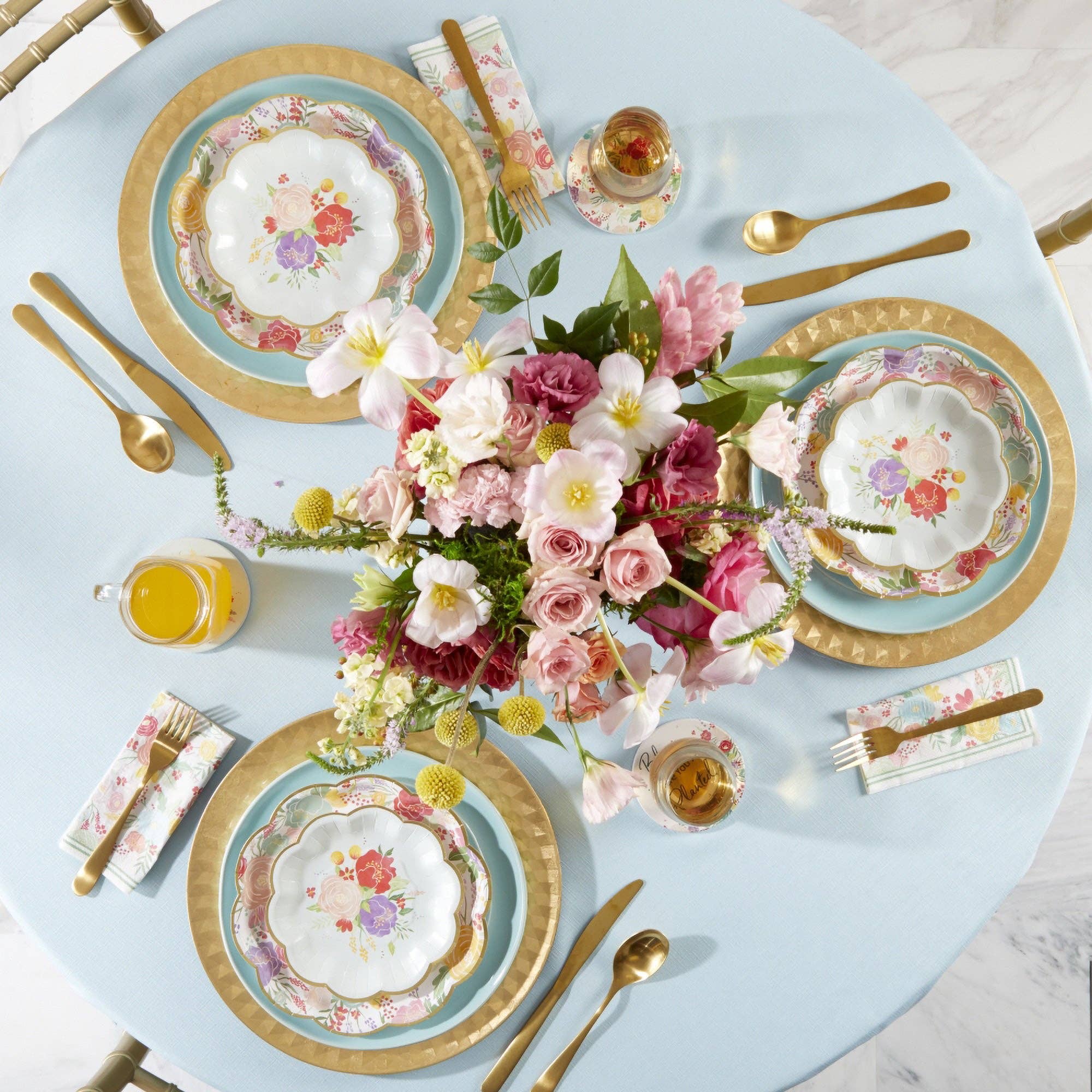 Kate Aspen - Vendita all'ingrosso Confezione di stoviglie monouso - Garden Blooms, set di stoviglie per feste da 62 pezzi (16 ospiti)2