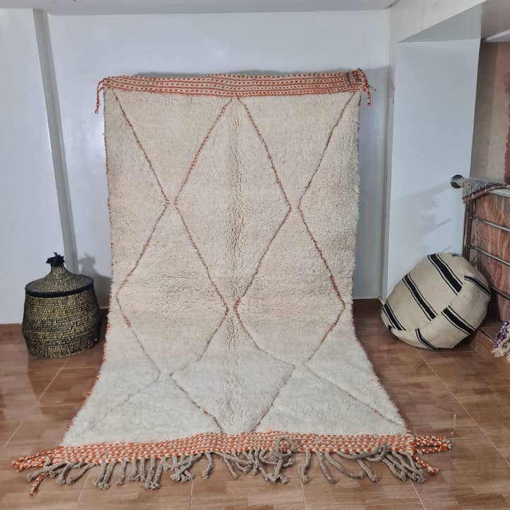 TAPPETO MAROCCHINO 100% FATTO A MANO 150 - 250 cm nr 42 per la vendita all'ingrosso da parte di Maroccarpets Poufs and pillows wholesale +31648976894