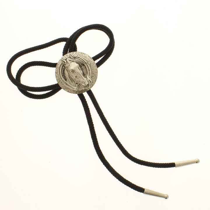 Skulptureret Hingst Bolo Slips – 3D Hestehoved & Sølv Hestesko, Fremstillet i USA, 42,1 mm for engroshandel hos HHH Designs
