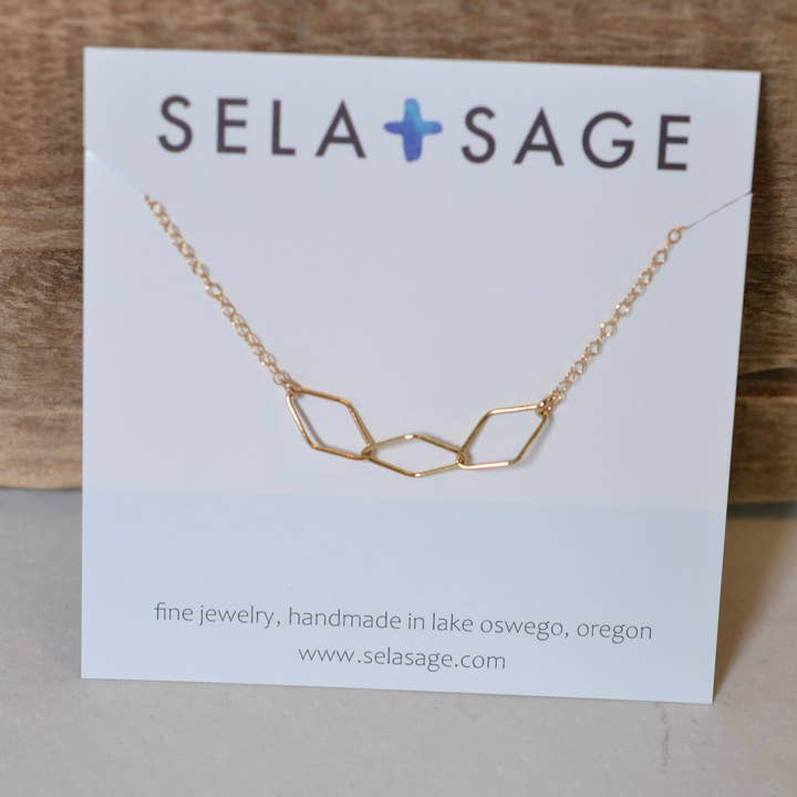 Colar com 3 elos geométricos em forma de diamante — Minimalista, folheado a ouro 14k por atacado de Sela+Sage