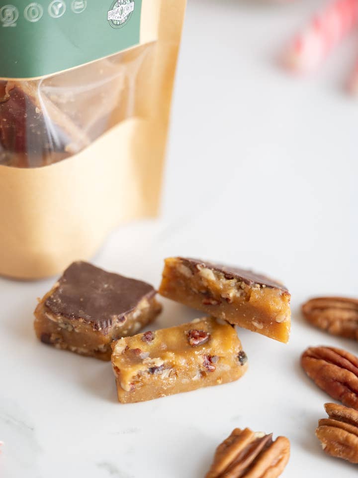 Mittlere vegane Pekannuss-Toffee 113 g für den Großhandel von Break Free Candy