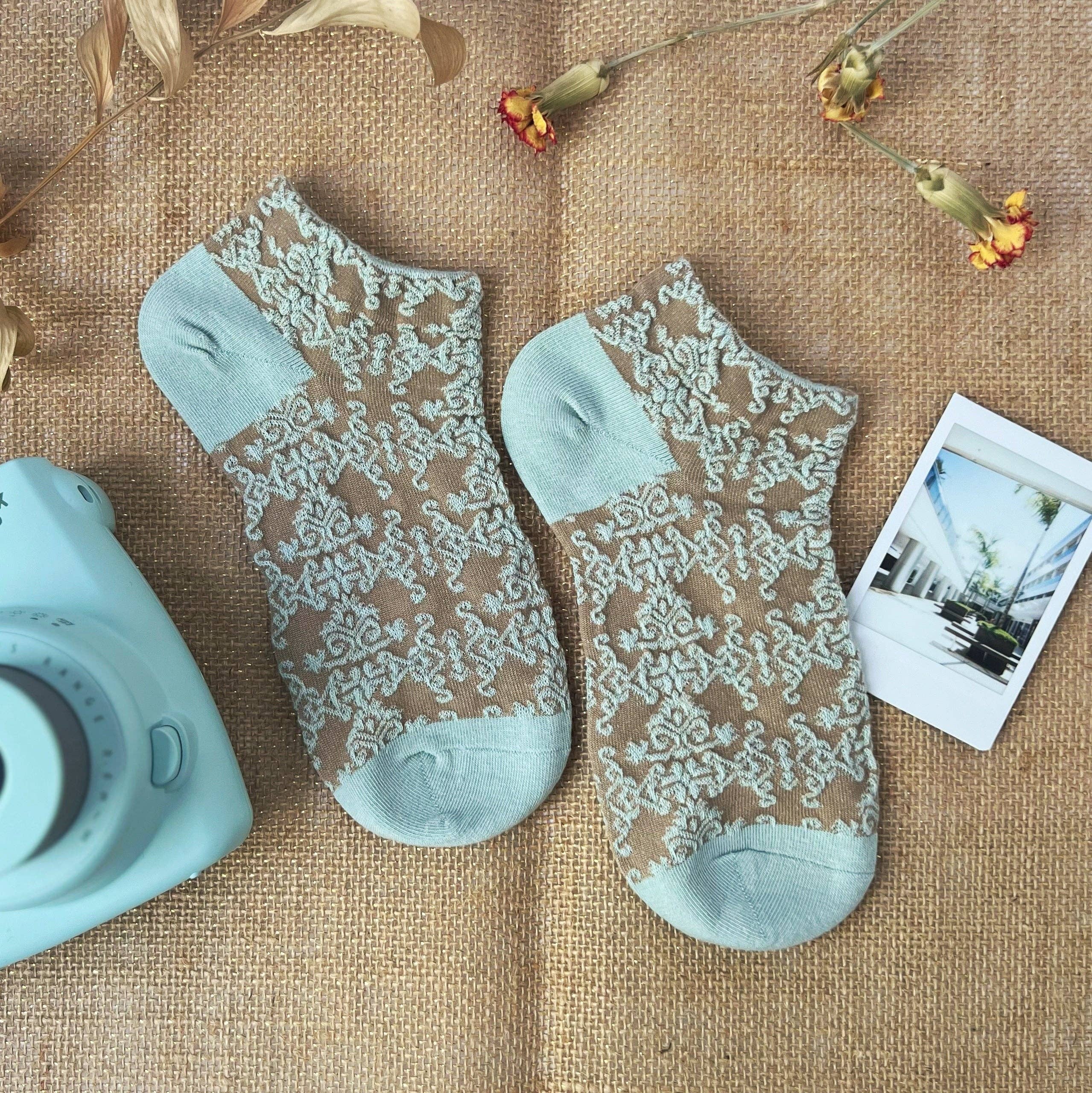 Daisy Dunes - Wholesale Socks - Women's - Haden Floral Ankle Socks9