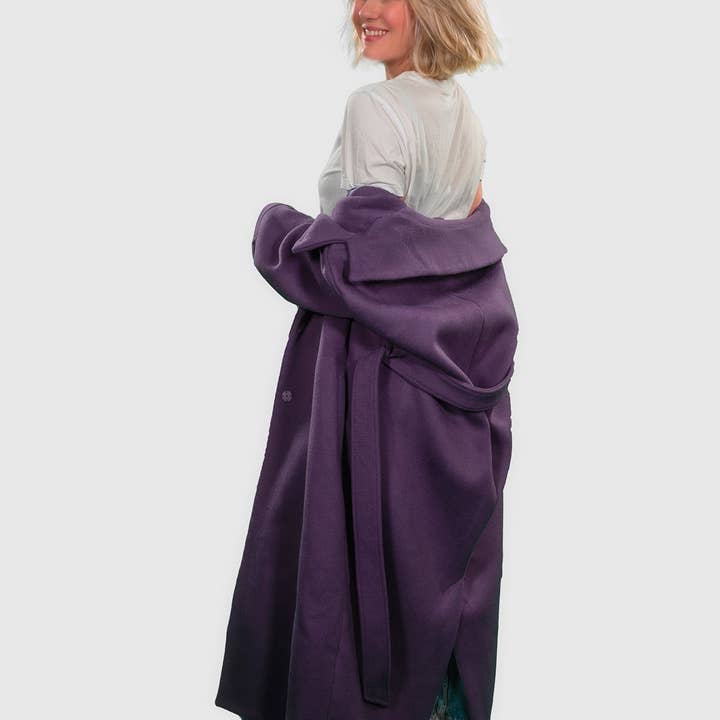 Cappotto Cover Me in lana viola scuro per la vendita all'ingrosso da parte di Anna Rannestad Design AS