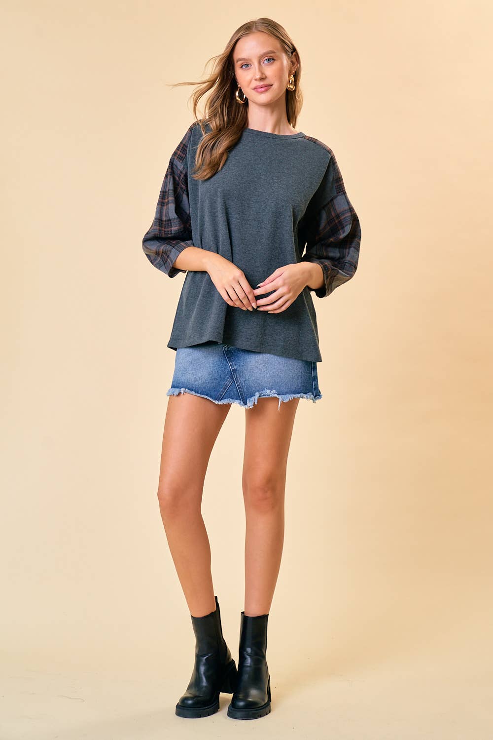 Doe and Rae – wholesale Tunic – Women’s – EXAGGERATED SLEEVE PLAID CONTRAST TOP - 43682T9