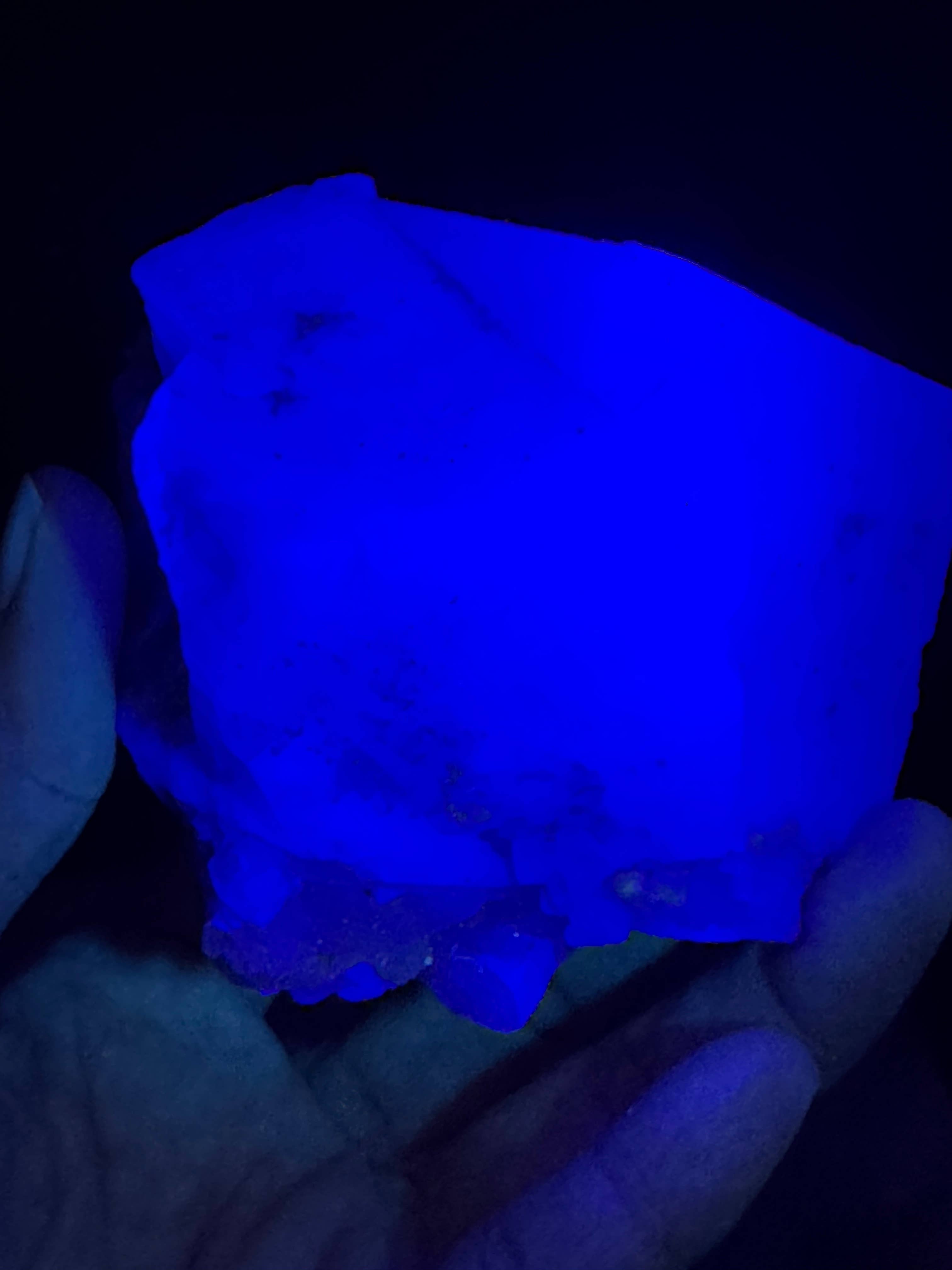 The 7 Directions - Wholesale Spirituele steen/kristal - UV-reactieve Fluoriet exemplaar F65R7