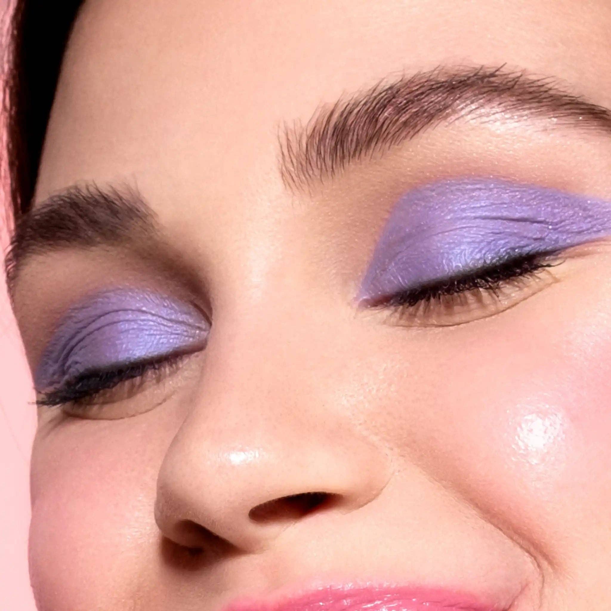 Efon International Corp. - Wholesale Eyeshadow Palette - Beyond - 21 Vibrant Shades Long-Wearing Eyeshadow Palette7