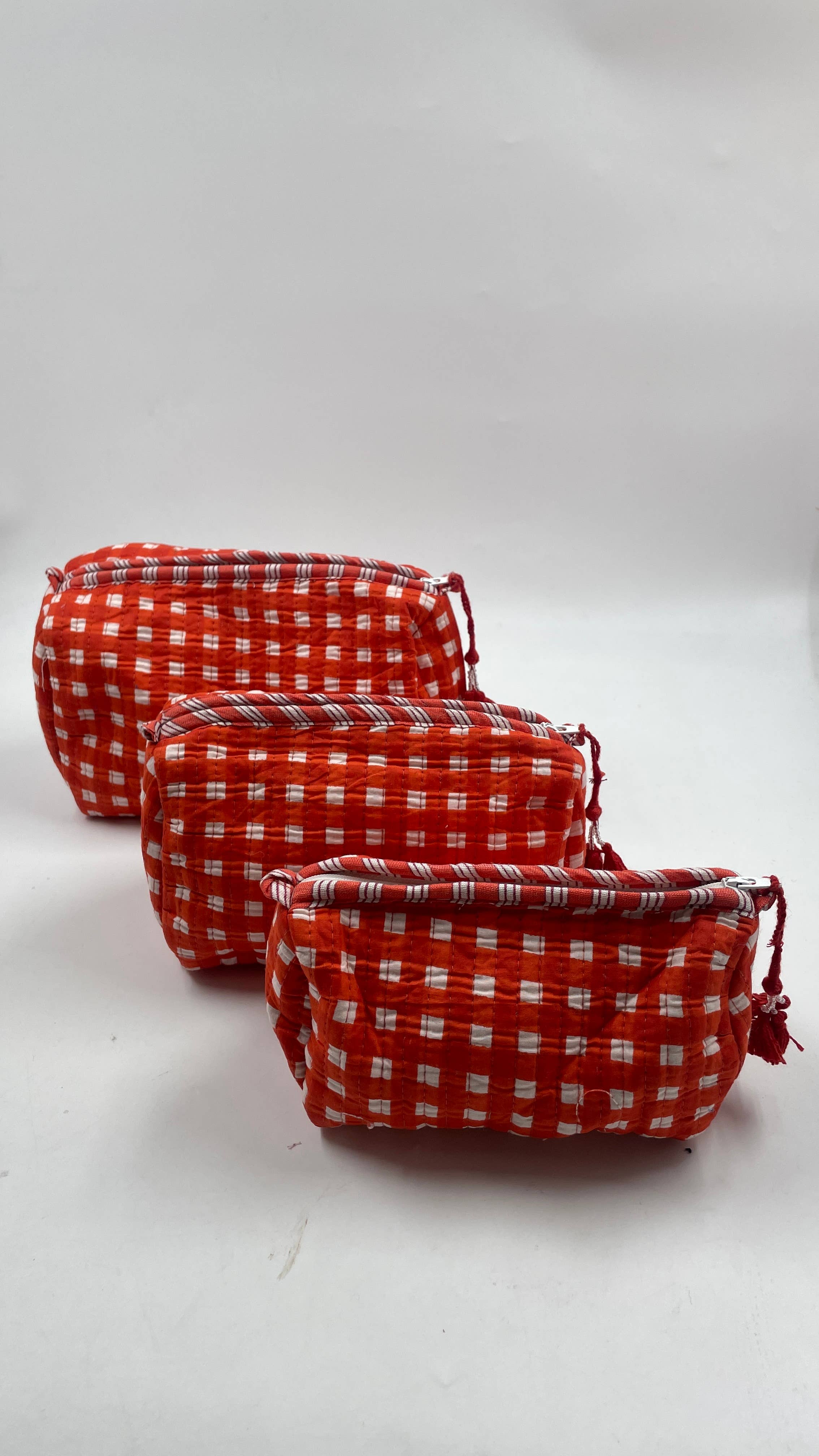 Funky Yak Ltd – wholesale Make-up/cosmetic bag – 100% cotton quilted washbag set of 3 small medium n large