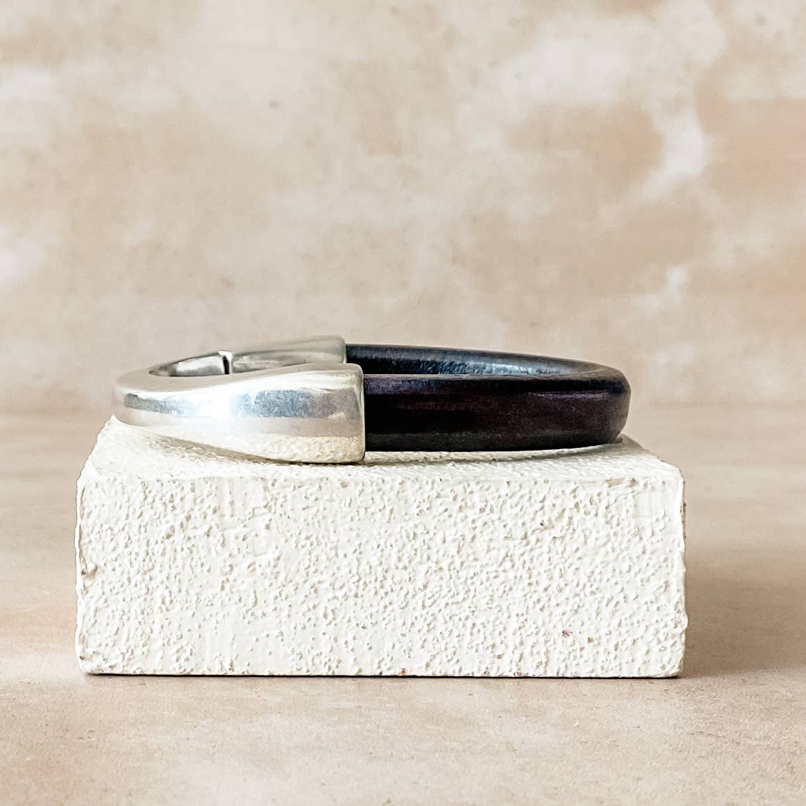 Diana Kauffman Designs - Vendita all'ingrosso Bracciale a polsino - Bracciale breakaway in pelle/Argento9