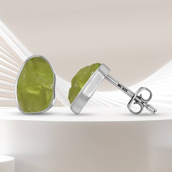 Naturliga grova Peridot Stud örhängen, Sterling Silver för wholesale av Nature Crafts