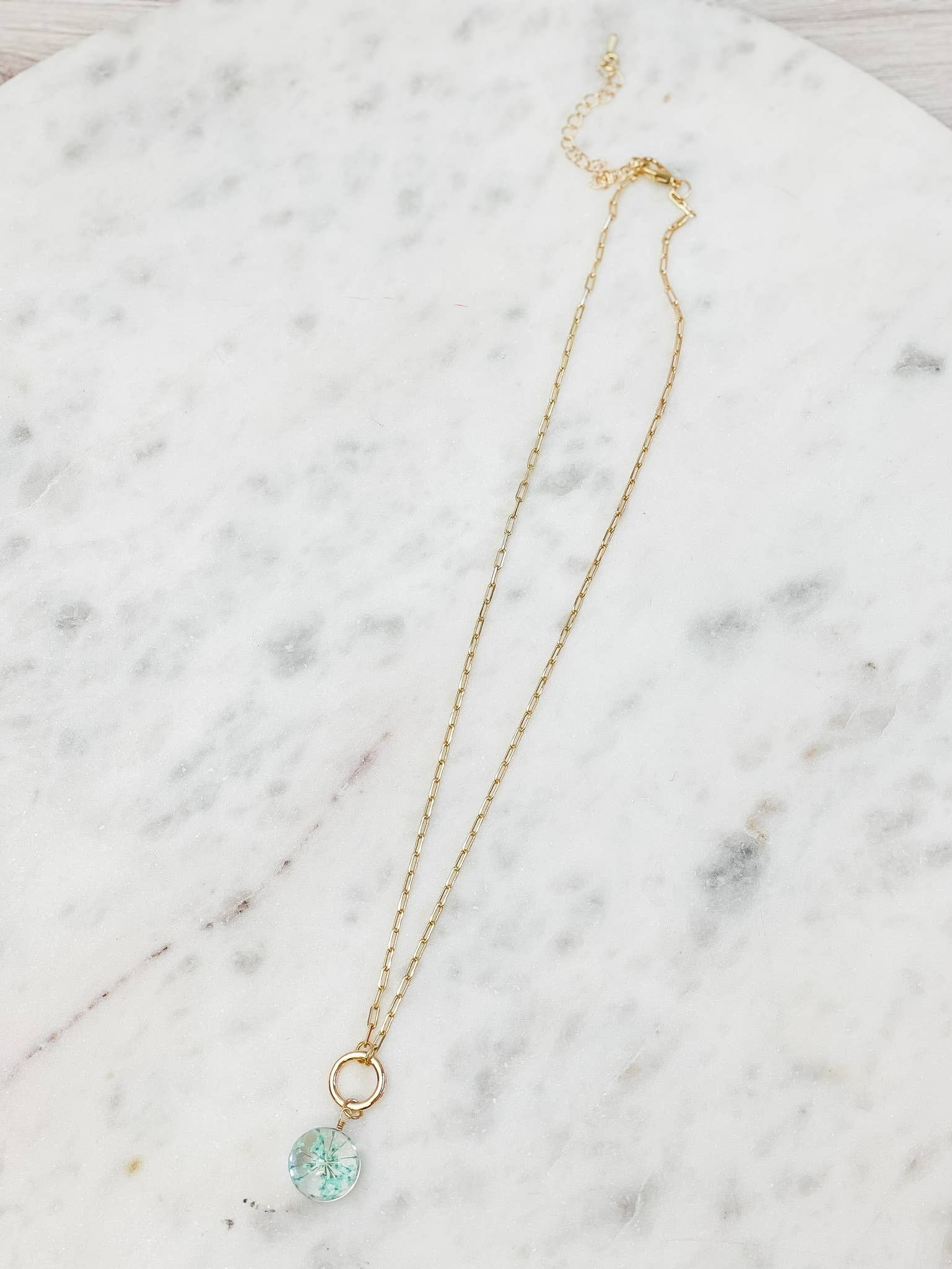 Prep Obsessed Wholesale - Wholesale Halskettinghanger - Halskettingen met geperste bloem2