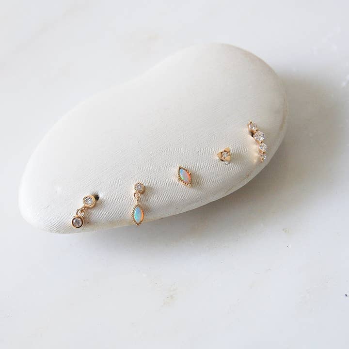 ZOHREH - Wholesale Stud/Post Earrings - Graduated Diamond Curve Flat Back Earring 14k Gold5