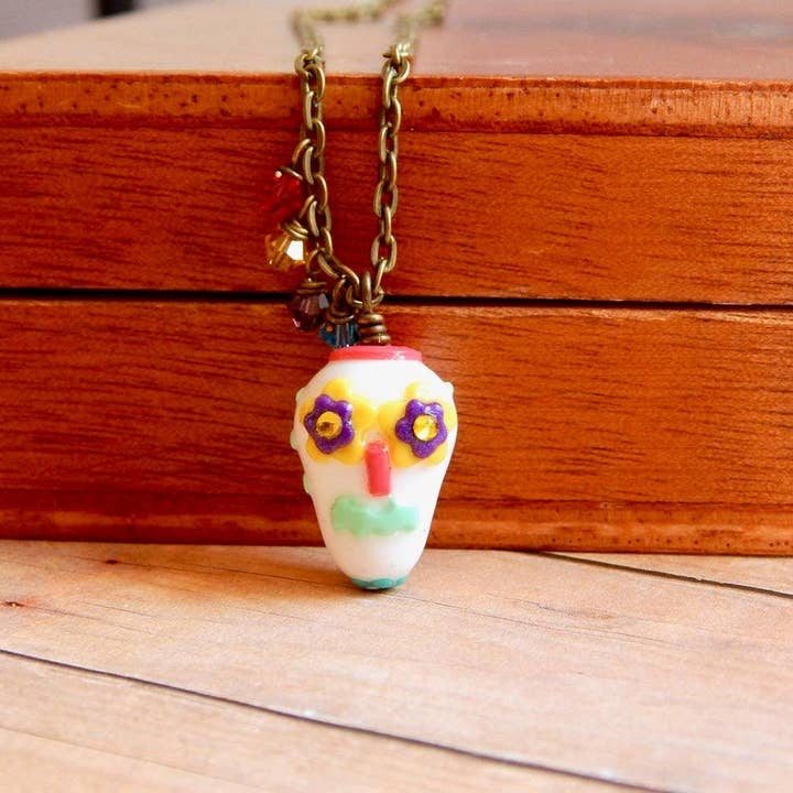 Colar Caveira de Açúcar com Cristais Swarovski - Dia do De por atacado de The green antique trunk