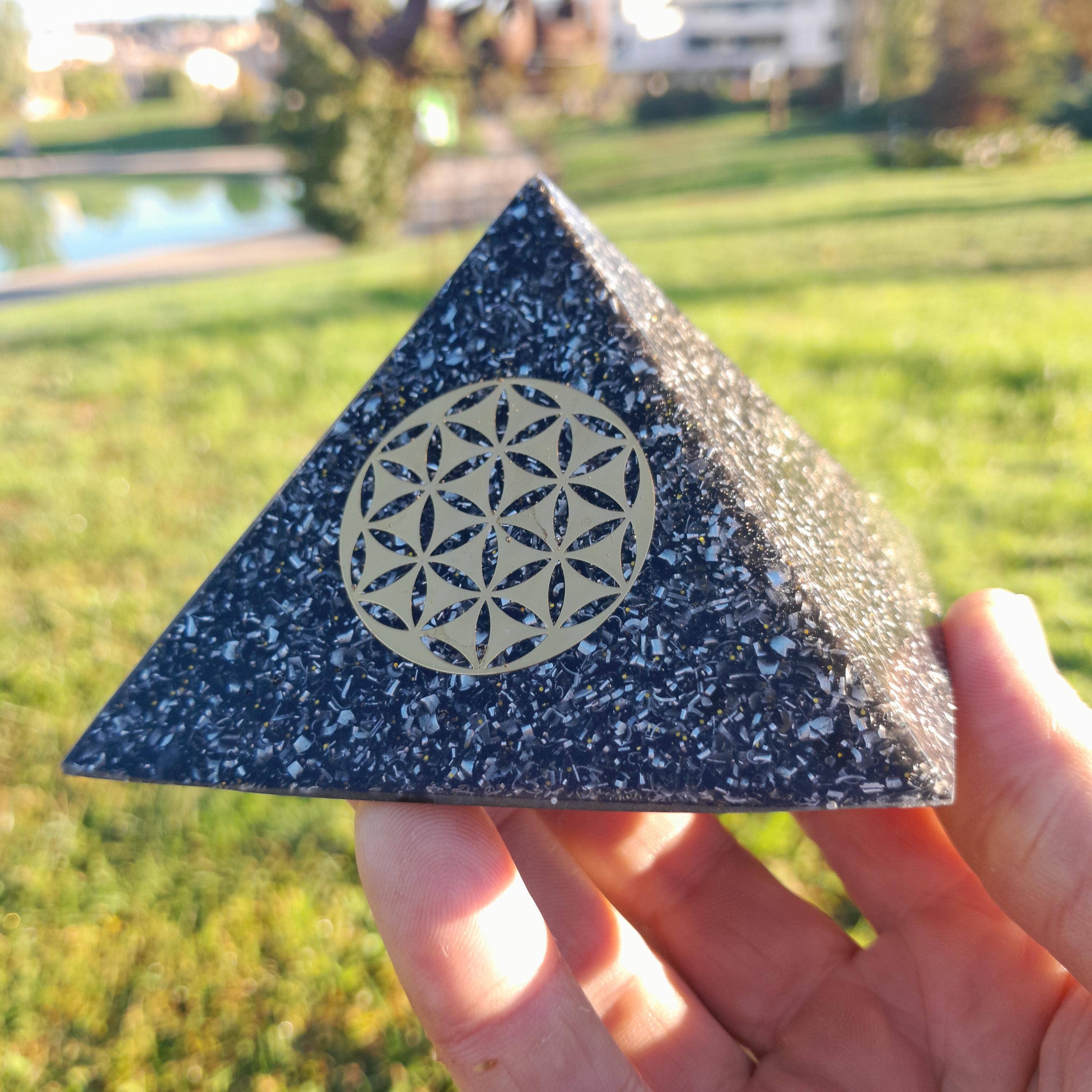 Mundo Orgon - Wholesale Spiritual Stone/Crystal - Orgonite Pyramid Flower of Life with Shungite - 90mm Base4