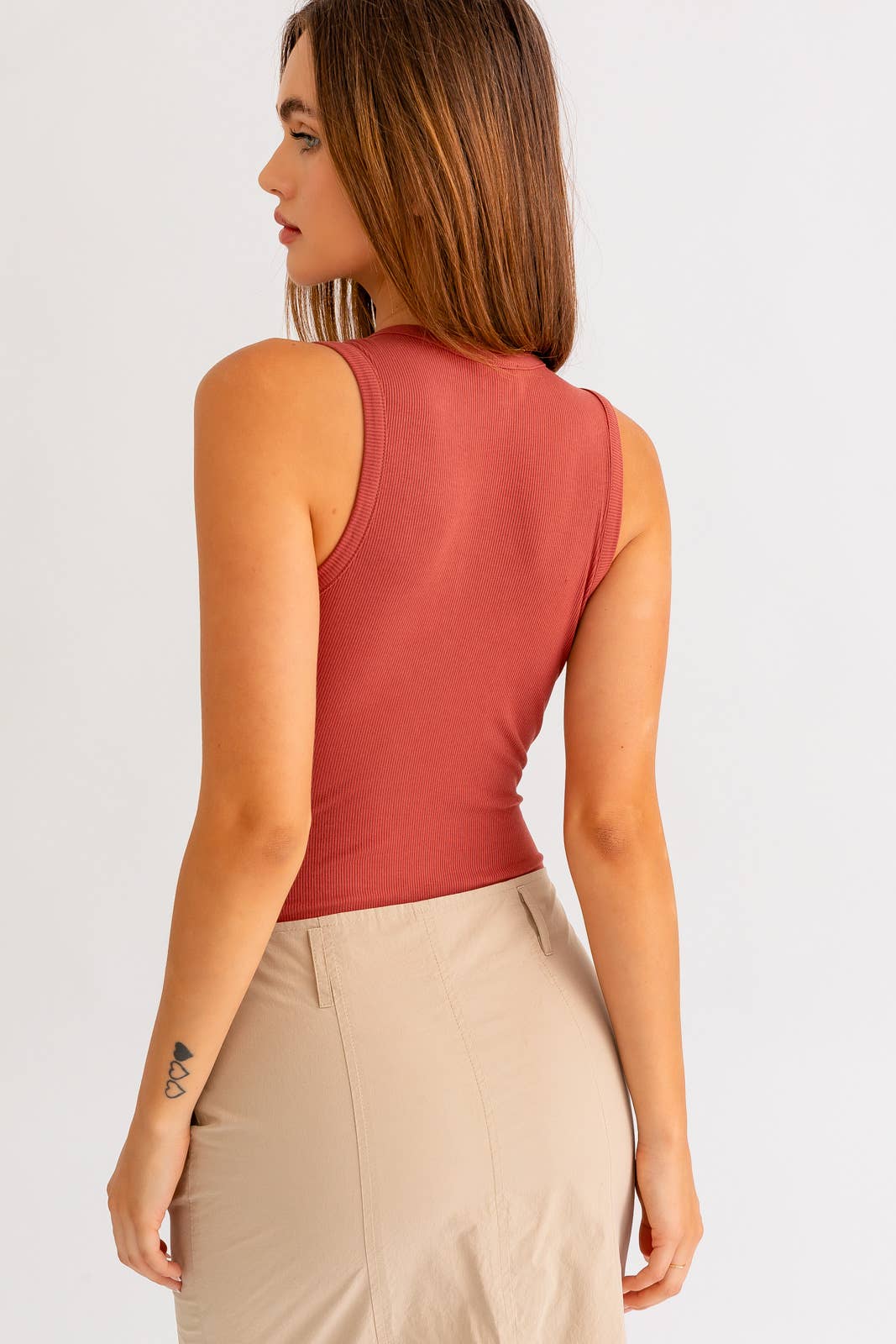 LE LIS - Wholesale Bodysuit - Women's - ROUND NECK SLEEVELESS BODYSUIT25