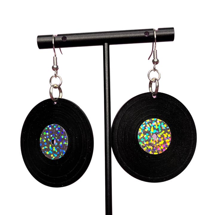 Boucles d'oreilles holographiques en vinyle pour la vente par The Spooky Haus
