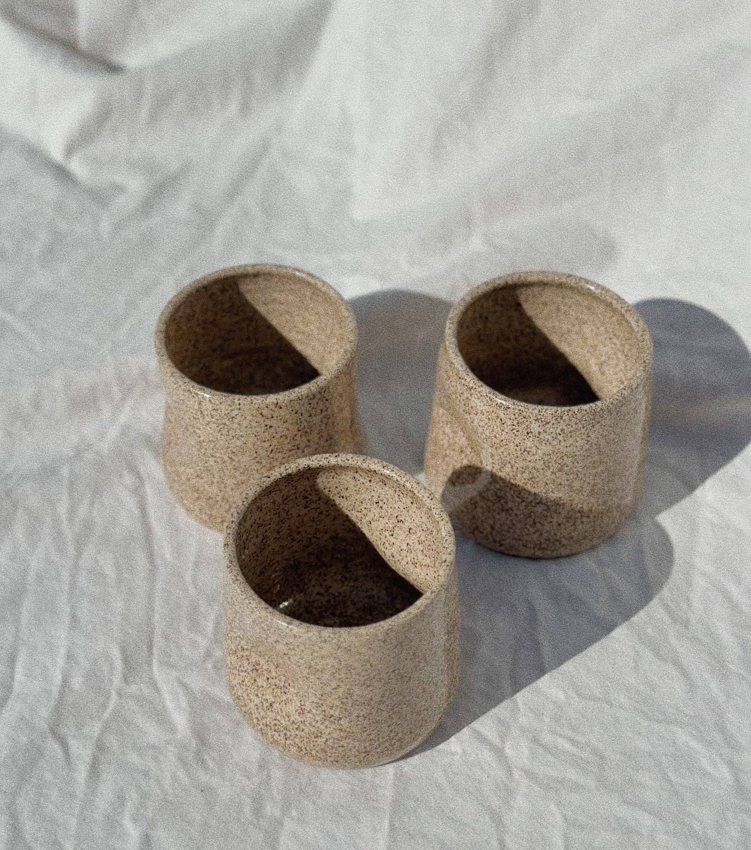 Pepper Stone Ceramics - Vente Verre/tasse - Coupe pincée0