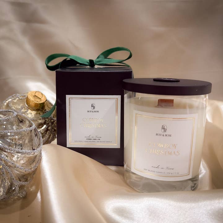 Candela in miscela di soia Cowboy Christmas per la vendita all'ingrosso da parte di Rust & Rose | Luxury Non-Toxic Candles